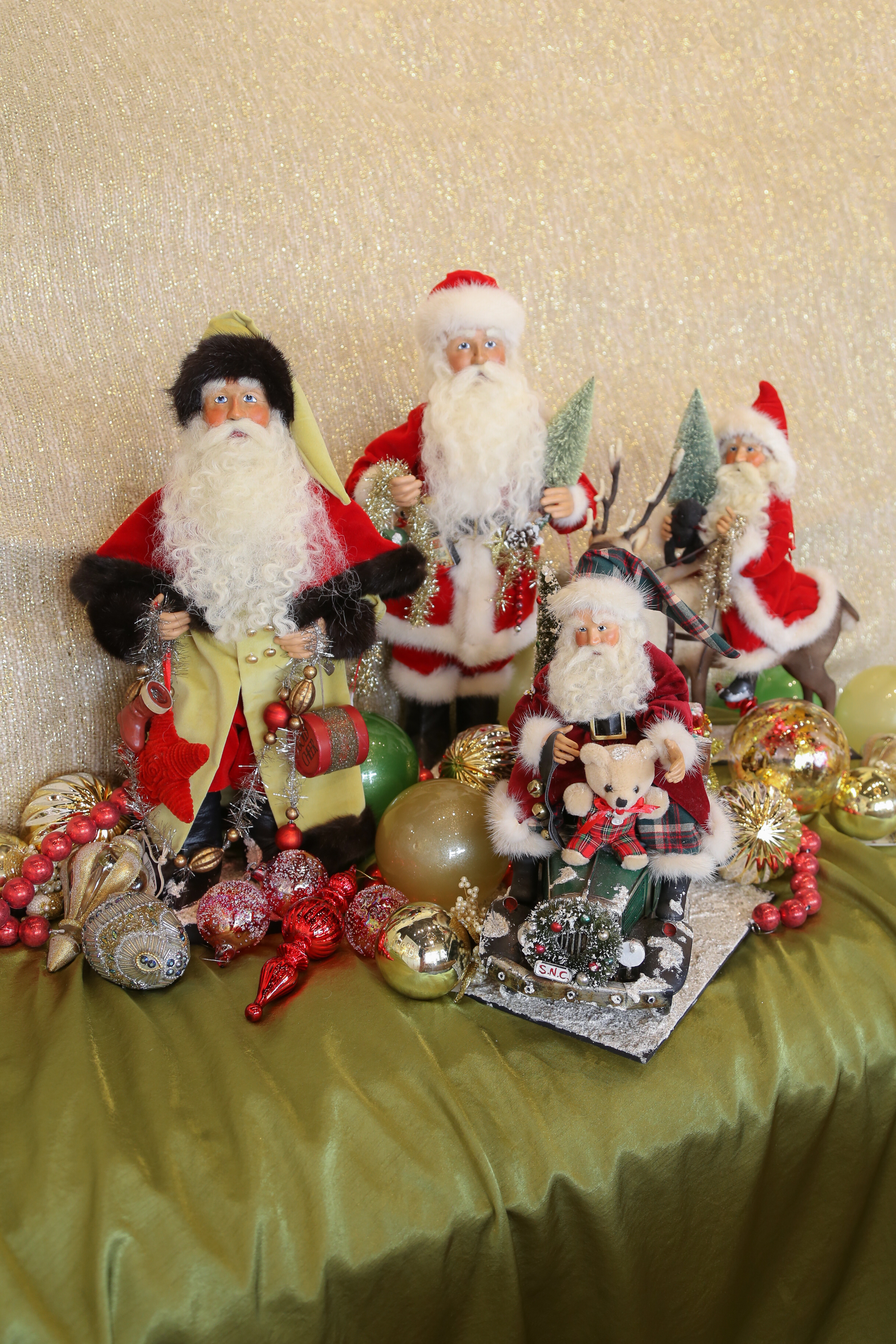 ONE OF A KIND SANTAS