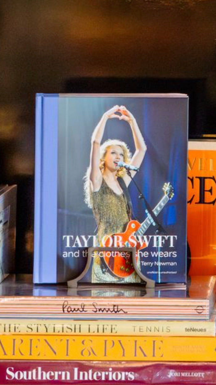 Taylor Swift: And the Clothes She Wears Book