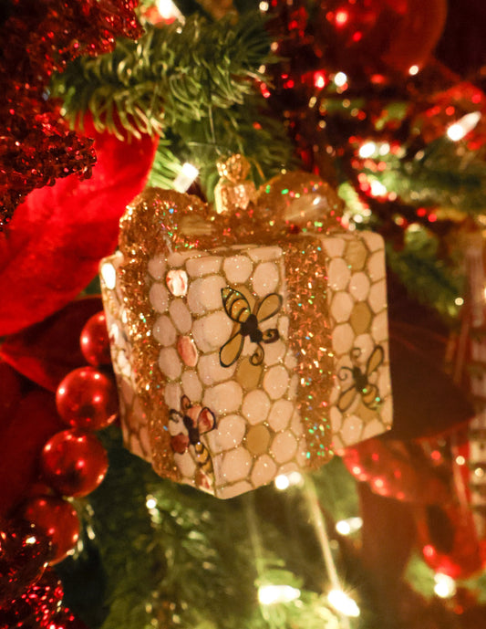 Bee Present Jinglenog Ornament