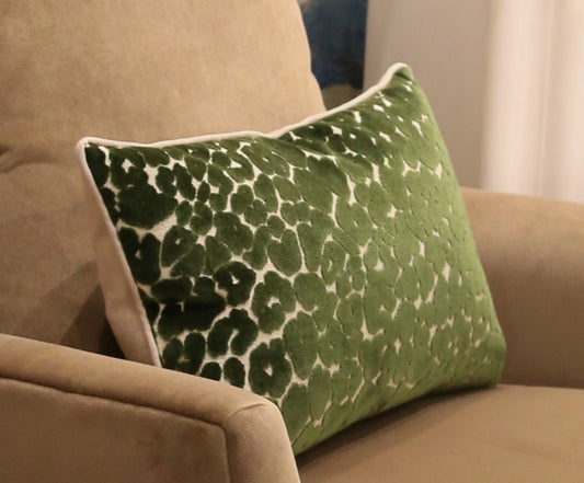 Chava Parsley 14x21 Pillow