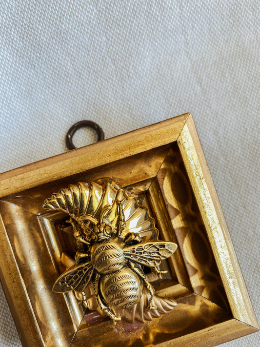 Bee on Gold Twist Museum Bee